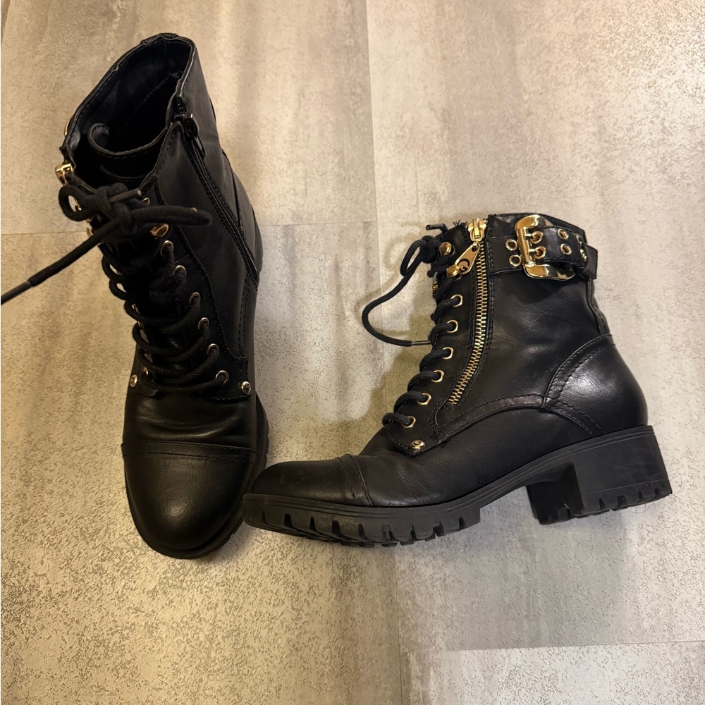 Guess Kids Black Boots with Gold Details - Picture 2 of 6